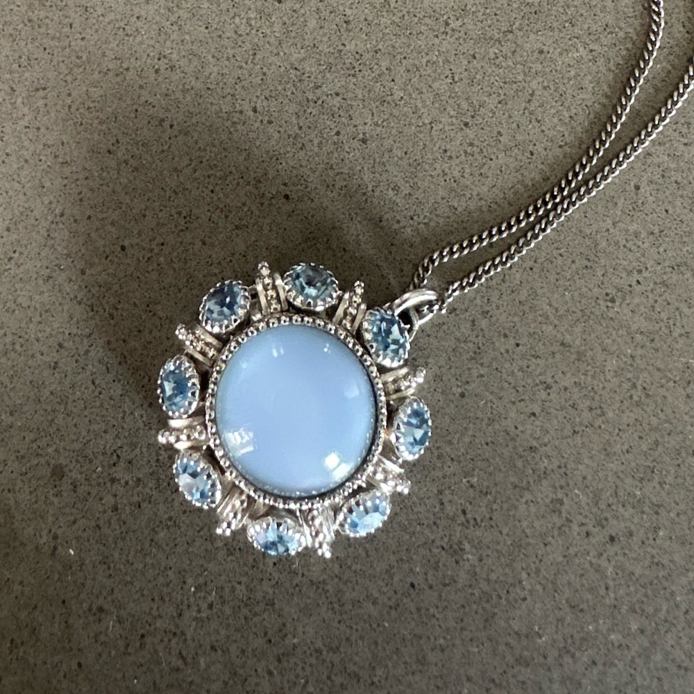 Vintage AVON Blue Cabochon Pendant Necklace - Silver Halo Rhinestone Statement - Picture 2 of 4